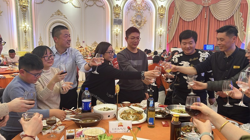 黄瓜在线观看2025年年会敬酒-4 黄瓜在线观看2025年年会敬酒-4
